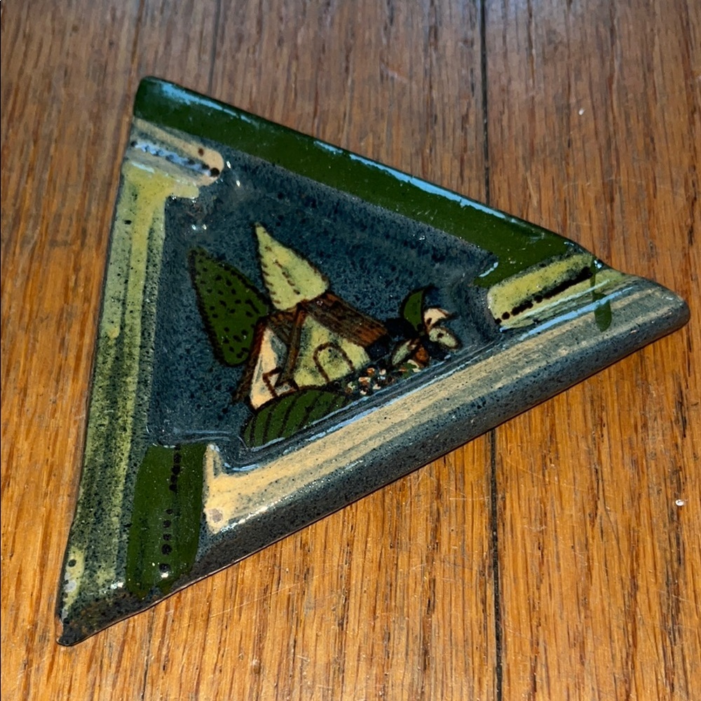 Handmade triangle clay pottery ashtray cabin Forrest woods made in Mexico